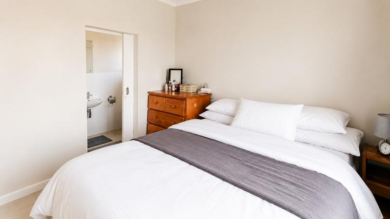 To Let 2 Bedroom Property for Rent in Somerset West Western Cape